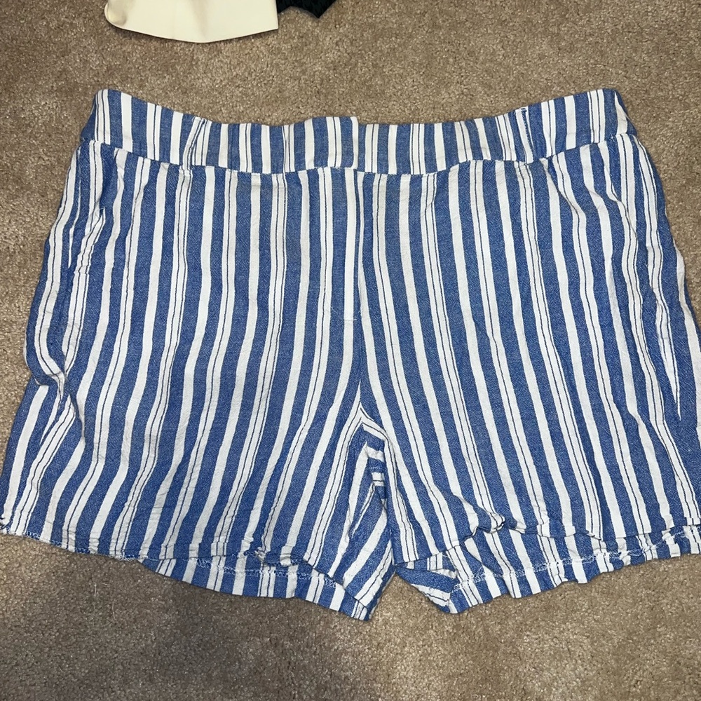Lane Bryant shorts.  Add this item to a bundle!